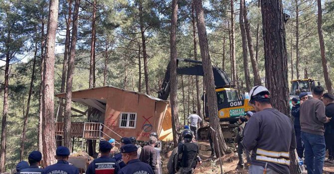 Osmaniye’de mahkeme kararı sonrası 31 kaçak yayla evinin yıkımına başlandı