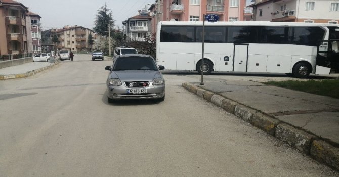Isparta’da otomobil ile tur otobüsü çarpıştı: 1 yaralı