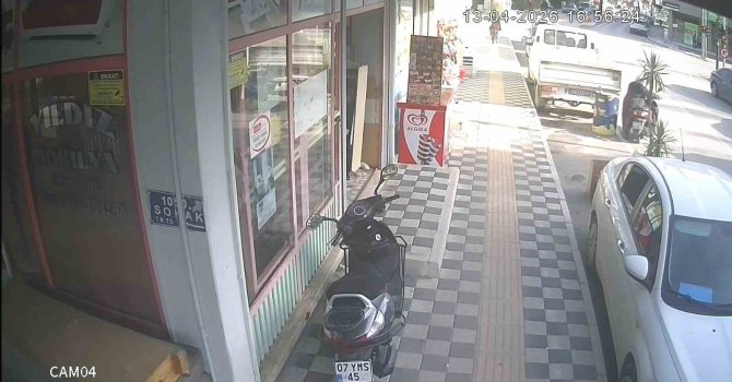 Kendi motosikleti gibi çalıp götürmesi saniyeler sürdü