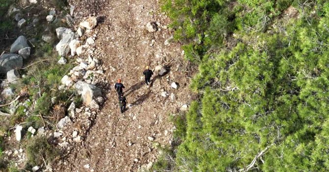 Yürüyüşe çıktığı dağlık alanda kayboldu: AFAD ekiplerince dronla bulundu