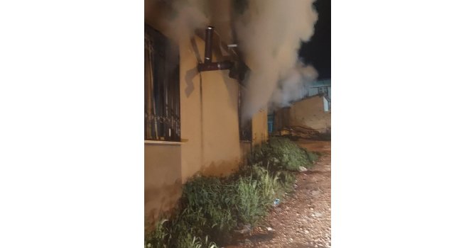 Alrınözü’de ev yangını