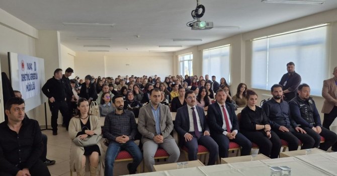 Yalvaç’ta bağımlılıkla mücadele panelinde toplumsal farkındalık mesajı verildi
