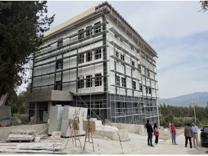 Arsuz’da sosyal hizmet merkezi binasında çalışmalar sürüyor