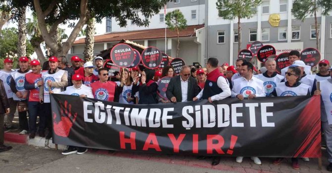 Antalya’da okullara yapılan saldırılar protesto edildi