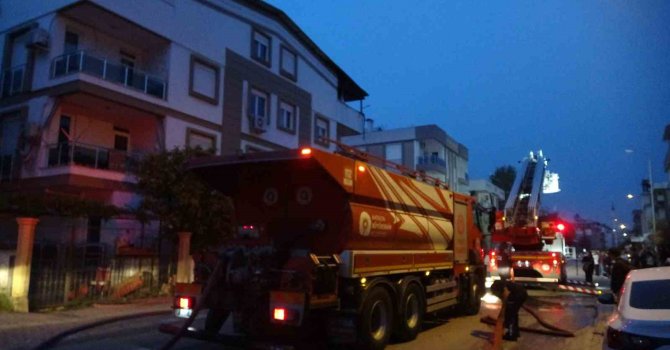 Teras katında çıkan yangın korkuttu