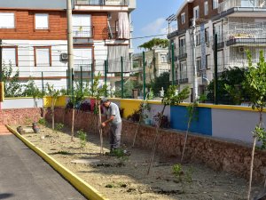 Kepez’den anaokulu bahçesine peyzaj düzenlemesi