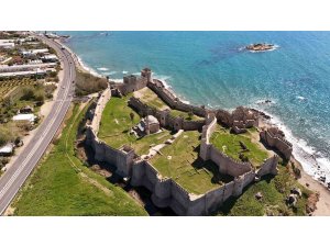 Mamure Kalesi camisinde 700 yıldır ibadet sürüyor