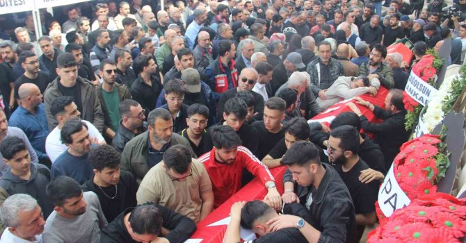 Saldırıda ölen 4 öğrenci gözyaşları içerisinde uğurlandı