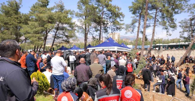 Saldırıda hayatını kaybeden 4 sınıf arkadaşı yan yana toprağa verildi