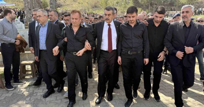 Ayla öğretmenin eşi: "Gurur duyuyorum, buraya ev yaptıracaktık, cenazesi geldi"