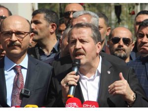 Eğitim-Bir-Sen Genel Başkanı Ali Yalçın’dan saldırının yaşandığı okulun önünde açıklama