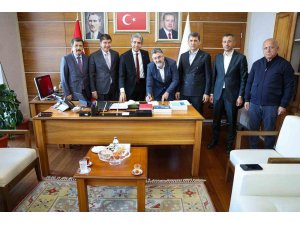 AK Parti’ye katılan Serik Belediye Başkanı Kumbul: "Hemşehrilerimize en iyi hizmeti sunmak amacıyla yeni bir yol yürümeye karar verdim"