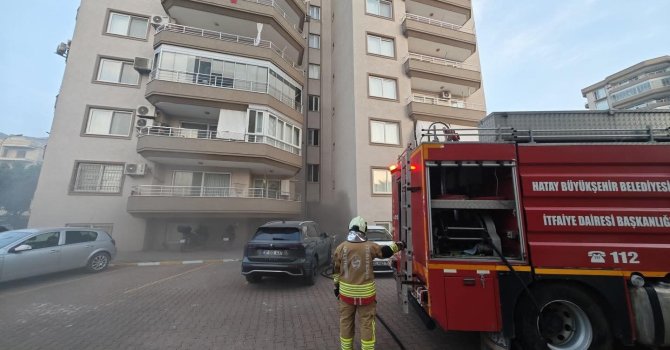 İskenderun’da binanın bodrum katında yangın çıktı