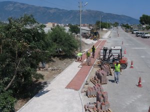 Demre Kömürlük Caddesi’ne yürüyüş yolu