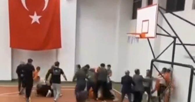 Voleybol turnuvasında 6 öğretmen darp edildi