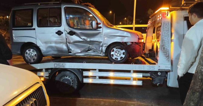 Ters yönden gelen aracın neden olduğu zincirleme kaza kamerada