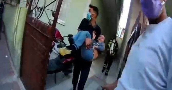 Apartmanda korkutan yangın: 9 kişi tahliye edildi