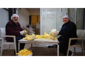 Tescilli lezzet kabak tatlısı depremzede ailenin ellerinde lezzet buluyor