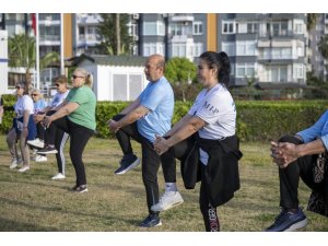 Mersin sahilinde sabah sporu buluşmaları yoğun ilgi görüyor