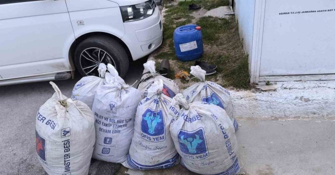 Kovada Gölü’nde yasa dışı avcılığa geçit yok: Kaçak avcılıkta kullanılan 7 çuval ağa el konulurken, balıklar tekrar göle salındı