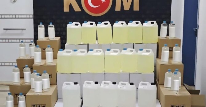 Burdur’da ruhsatsız silah ve kaçak alkol operasyonu