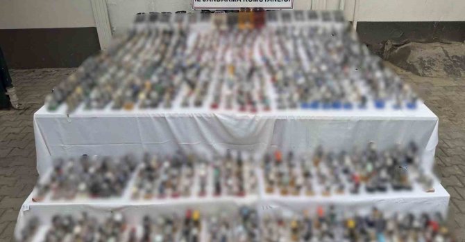 Antalya’da piyasa değeri 15 milyon lira olan kaçak gözlük ve saatler ele geçirildi