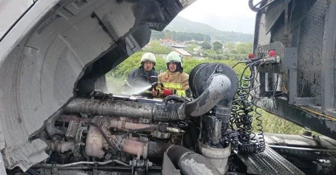 Dörtyol’da tırın motorunda yangın çıktı