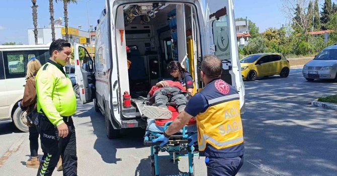 Minibüslerin çarpıştığı kazada sürücüler yaralandı