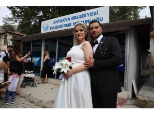 27 bin 20 depremzede çift evlilik kredisiyle yuvasını kurdu