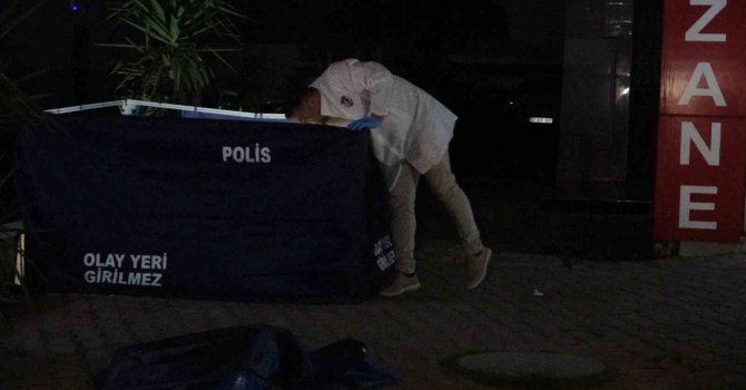 Antalya’da genç adam kaldırımda ölü bulundu