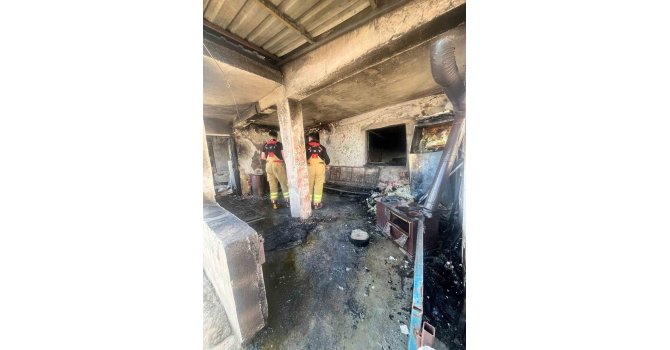 Afşin’de ev yangını: 4 kişi dumandan etkilendi