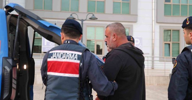 Yol kenarındaki genç kıza çarpan sürücü yakalandı