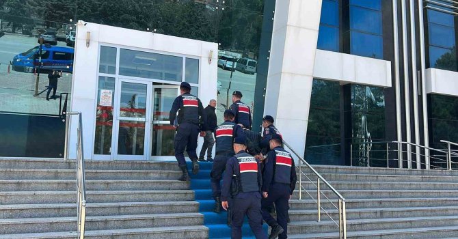 Yayınladığı videoyla, evlenmek istediği kadını teslim etmezlerse saldırı yapacağını söyledi, gözaltına alındı