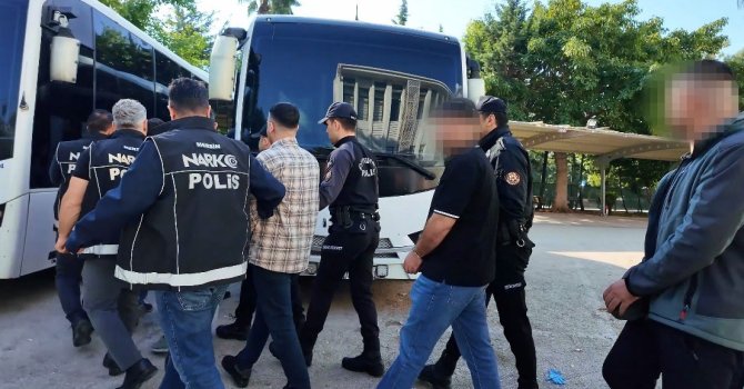 Mersin’de zehir tacirlerine darbe: 13 gözaltı