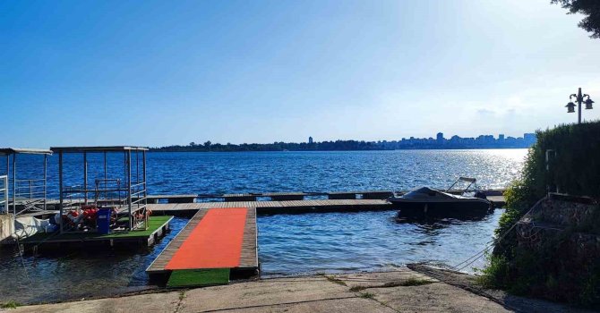 Adana’da baraj gölünde boğulma tehlikesi geçiren genç hastaneye kaldırıldı