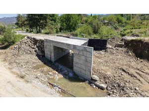 Andırın’da 5 mahalleye ulaşım sağlayan köprü menfezde sona gelindi