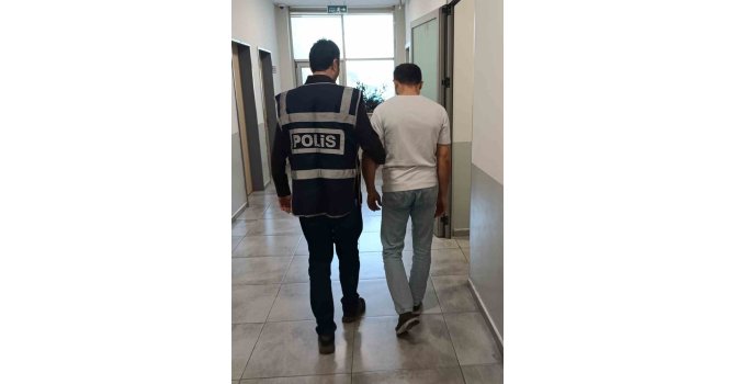 Kendisini polis ve savcı olarak tanıtıp 3 milyon 300 bin liralık vurgun yaptı