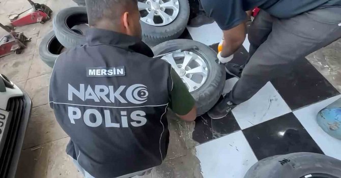 Lastiklere yapılan özel bölmeden 8 kilo 266 gram eroin çıktı