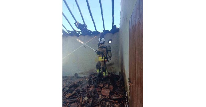 Reyhanlı’da müstakil ev yandı