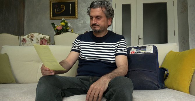 Tuttuğu devasa balıkla sevinç yaşayan öğretmenin mutluluğu yazılan cezayla yarıda kaldı