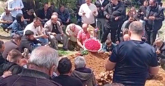 Gelin çiçeği, damadın mezarına konuldu