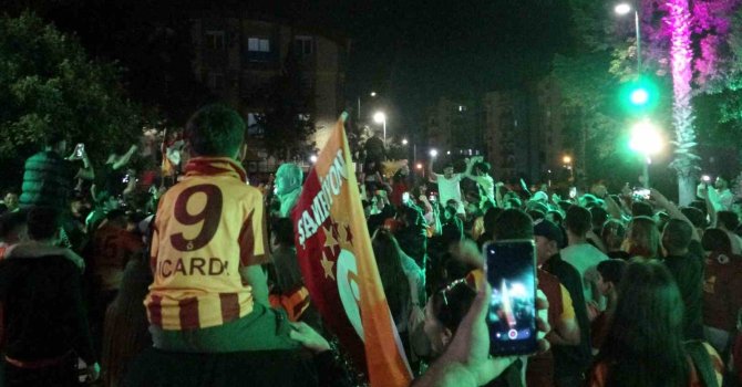 Antalya’da derbi galibiyetini kutlayan bir taraftar bıçakla yaralandı