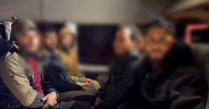 Minibüsle 14 göçmeni kaçıran organizatöre 124 bin TL trafik cezası