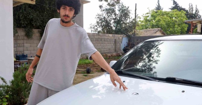 Sesle panik ve korku yaşayan vatandaşın aracına yorgun mermi isabet etti