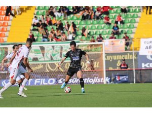 Trendyol Süper Lig: Corendon Alanyaspor: 0 - Samsunspor: 2 (İlk yarı)