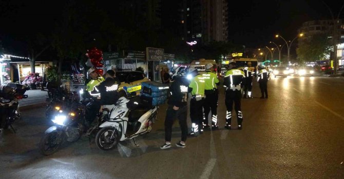 Kural tanımaz motosiklet sürücülerine 498 bin TL ceza