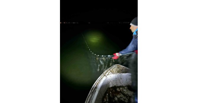 Eğirdir Gölü’nde bin 200 metre kaçak ağ ele geçirildi