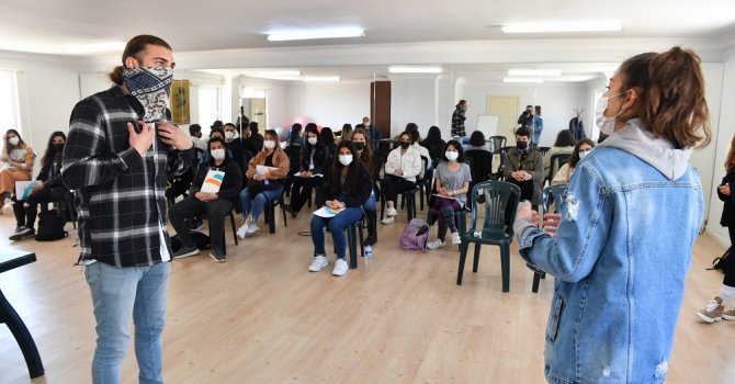 Konyaaltı’ndan yetişkinler için temel oyunculuk eğitimi