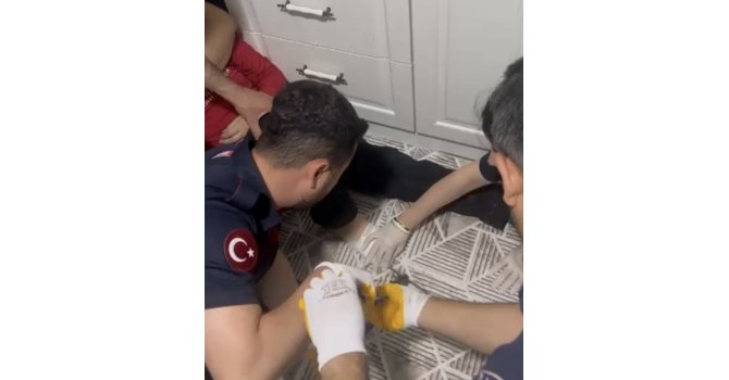 Osmaniye’de ayağına mangal şişi saplanan çocuk hastaneye kaldırıldı