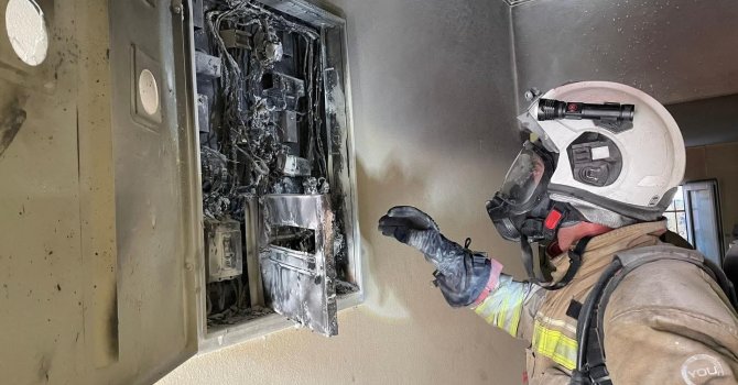 İskenderun’da elektrik panosundan alevler yükseldi